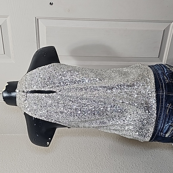 Love on  Hanger Sequin Blouse - Picture 5 of 7